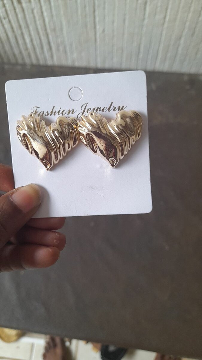 Boucles d'oreilles dorées élégantes