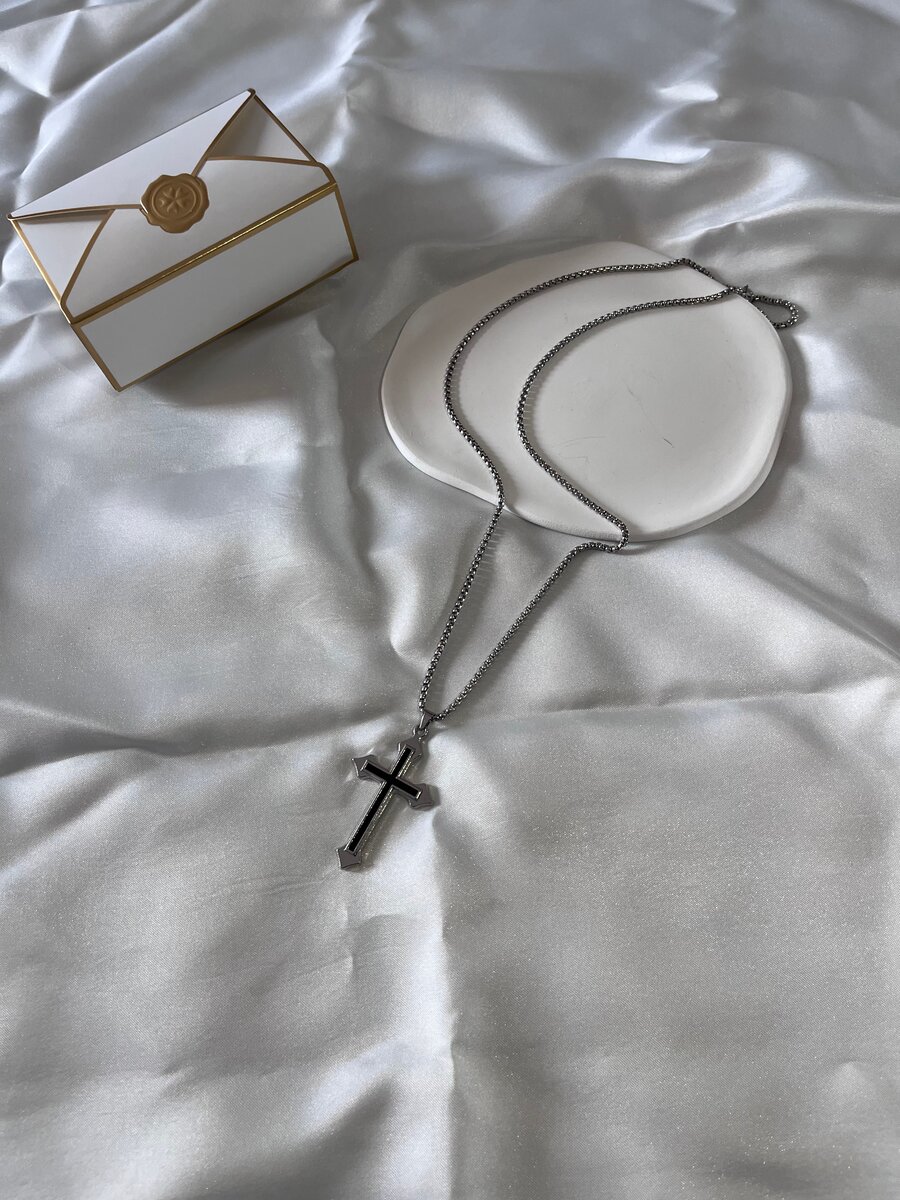 Collier en inox modèle crucifix