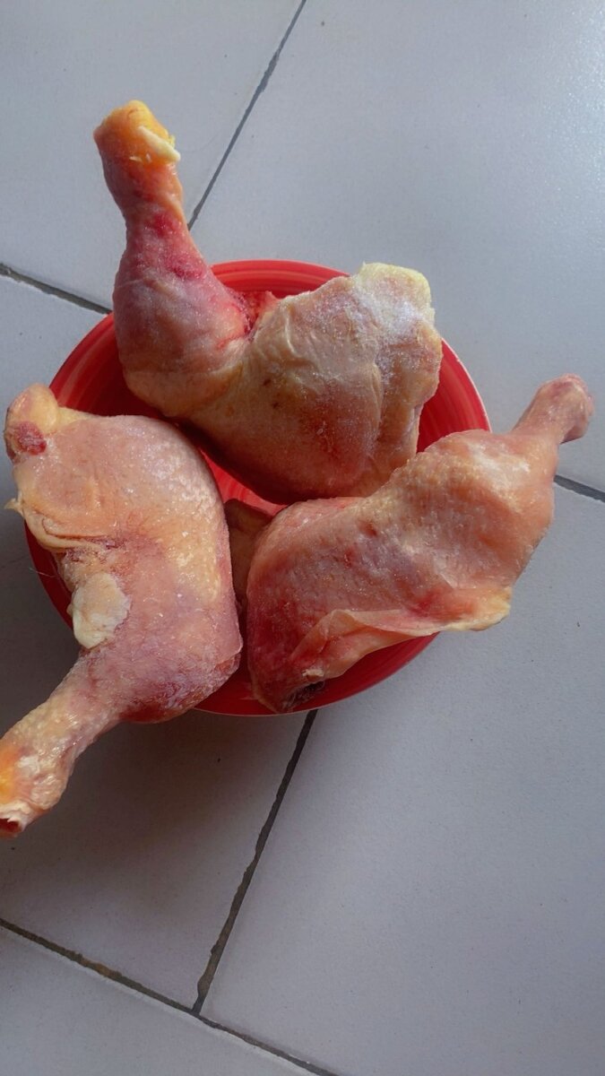 Cuisses de poulet congelées