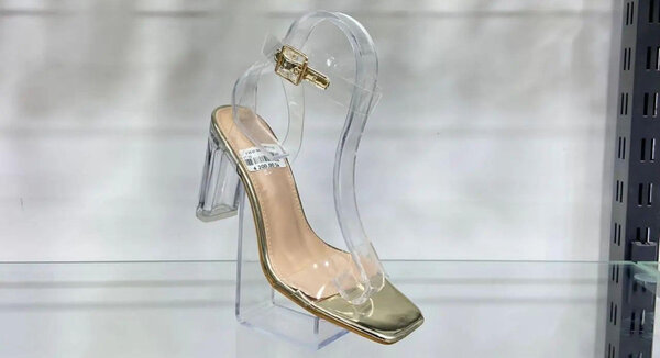 Sandales à talons transparents élégantes