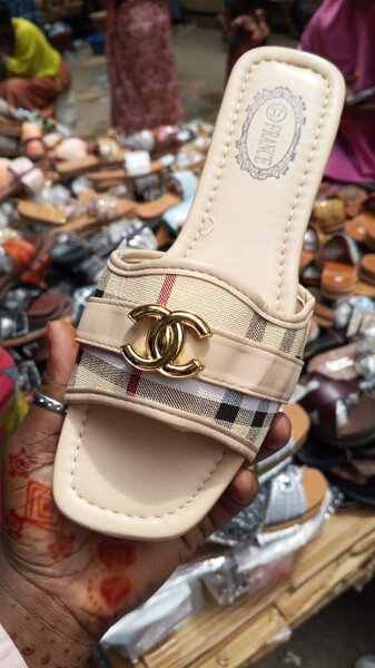 Sandales à talon plat élégantes