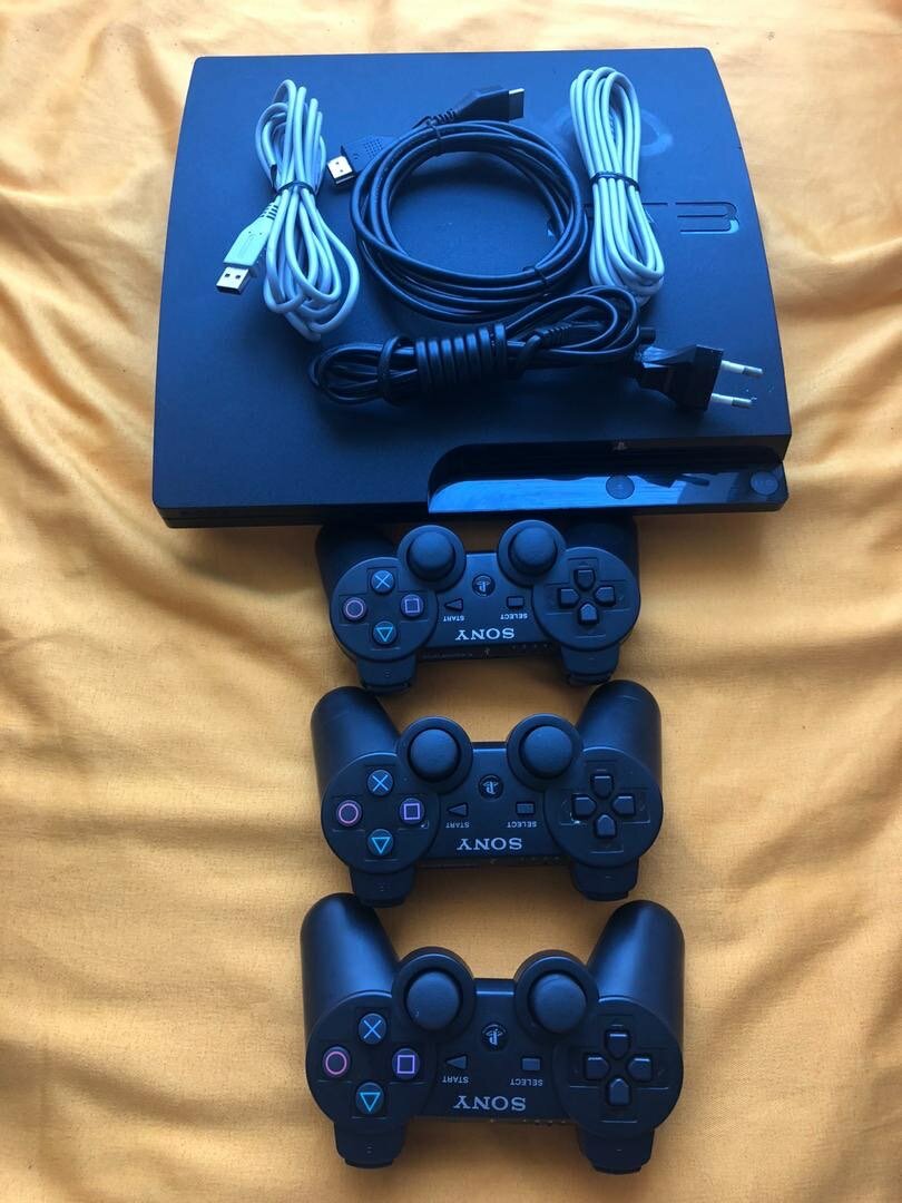 PS3 SLIM +40JEUX +3MANETTES