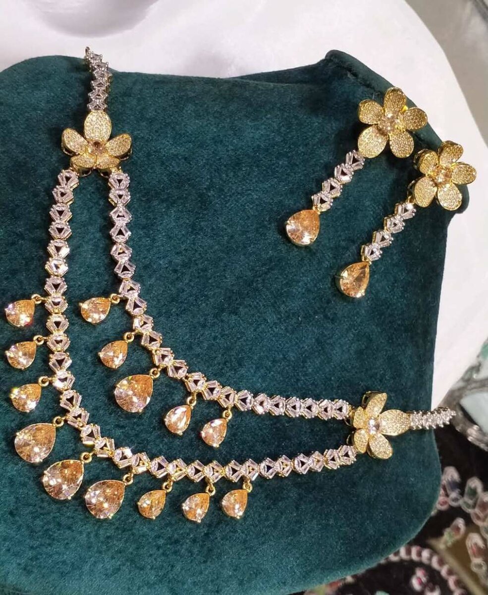 Ladies wedding set Necklace and earrings