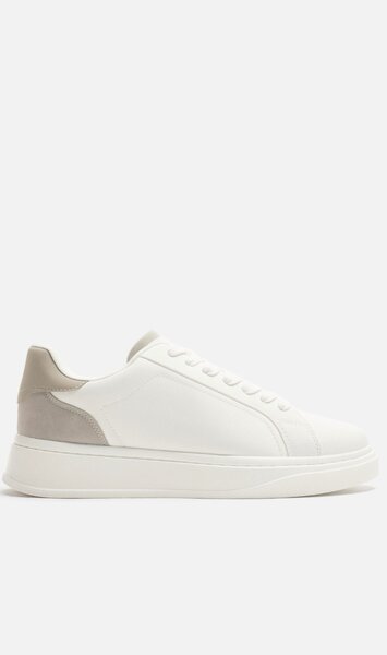 Heel detail trainers Zara