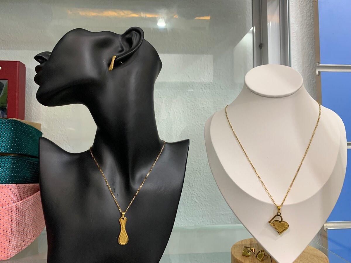 Colliers et Bracelets Élégants