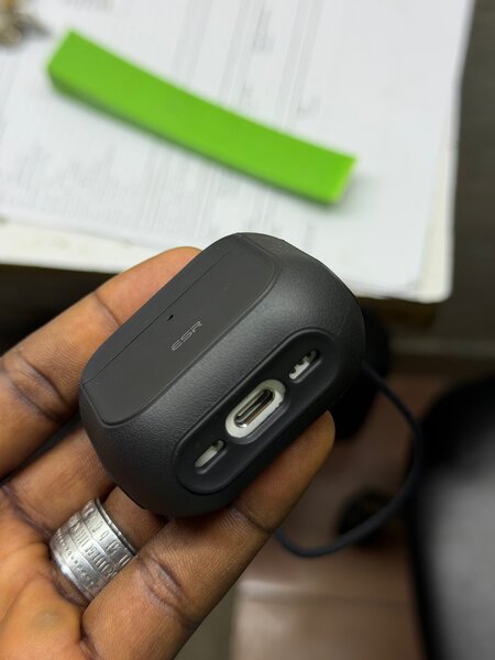 Airpods 4 réduction de bruit