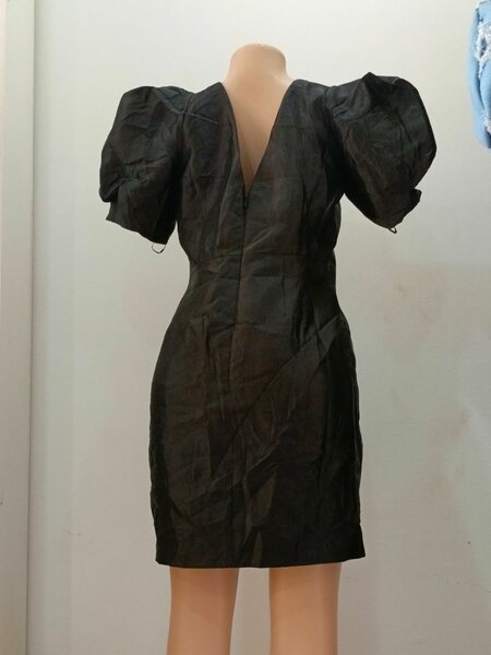 Robe Noire Chic à Manches Bouffantes