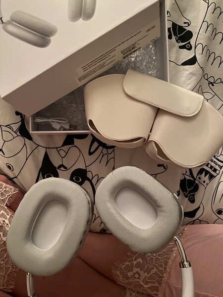 Продам наушники абсолютно новые, все есть в комплекте.