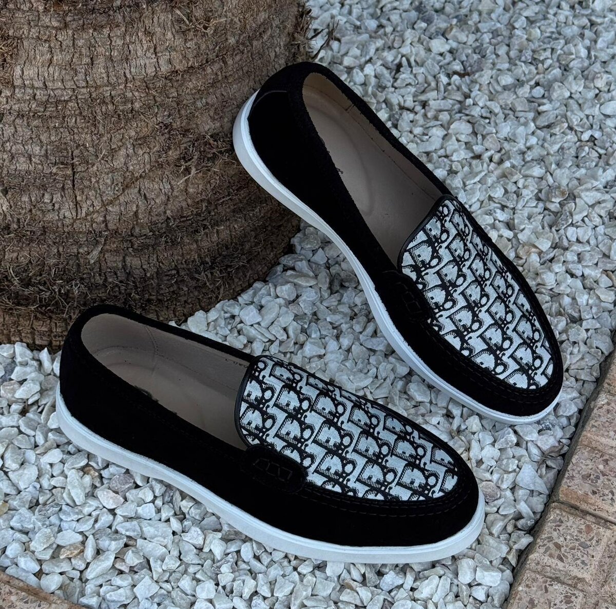 Mocassins élégants noir et blanc