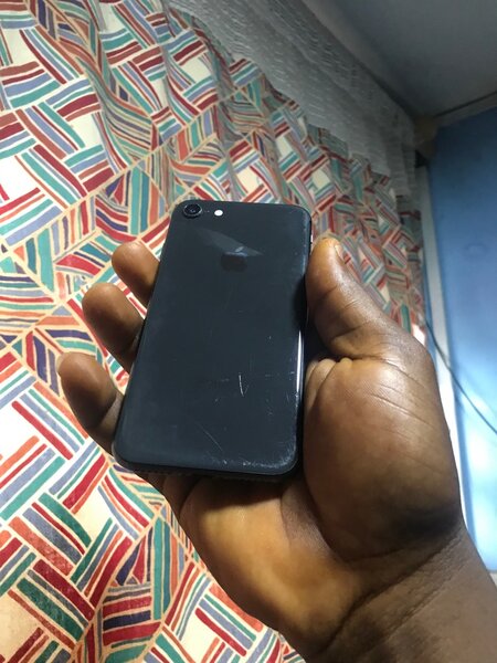 iPhone 8 64gig factory unlocked bh87%