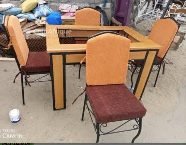 Table à manger en fer forgé