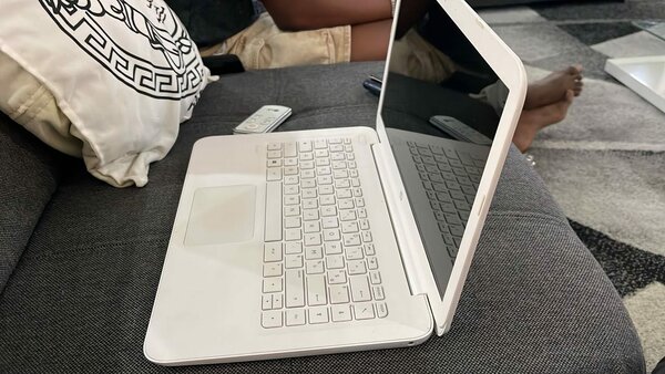 HP Laptop Blanc Élégant