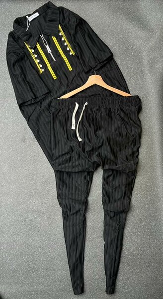 Ensemble de sport noir moderne