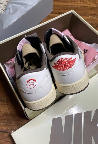 TRAVIS SCOTT AIR JORDAN 1 LOW