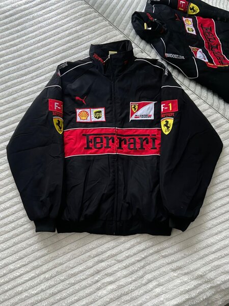 Гоночная куртка феррари