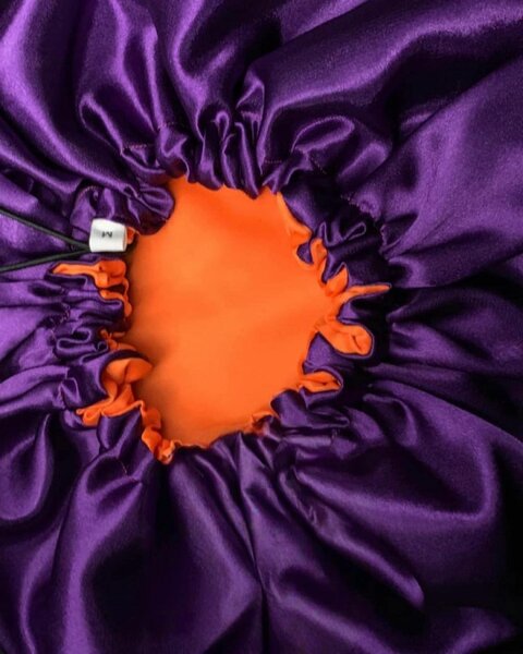 Bonnet en satin réversible