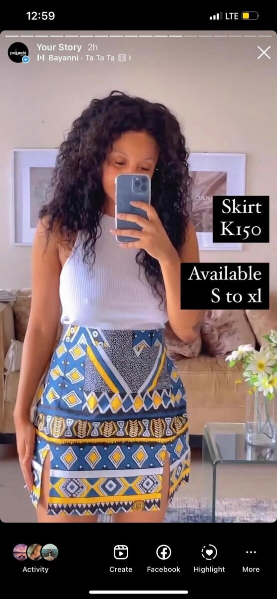 Women's mini skirt in blue with print