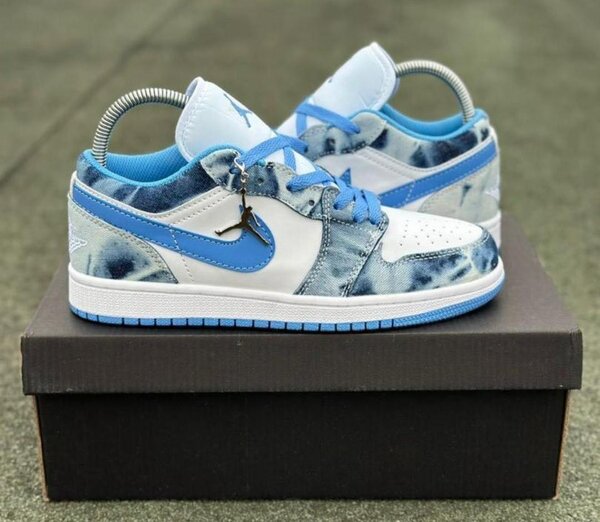 Sneakers bleu et blanc style