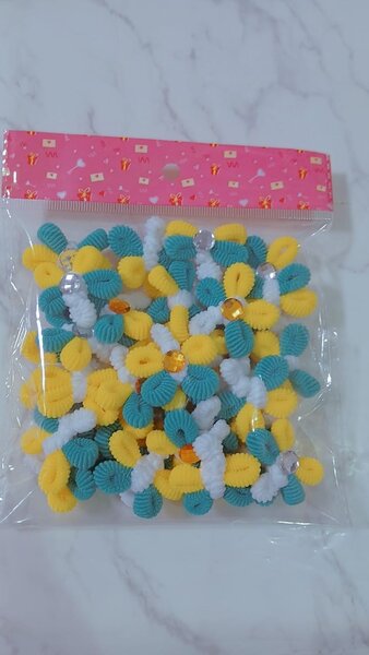 Lot de fleurs en tissu colorées