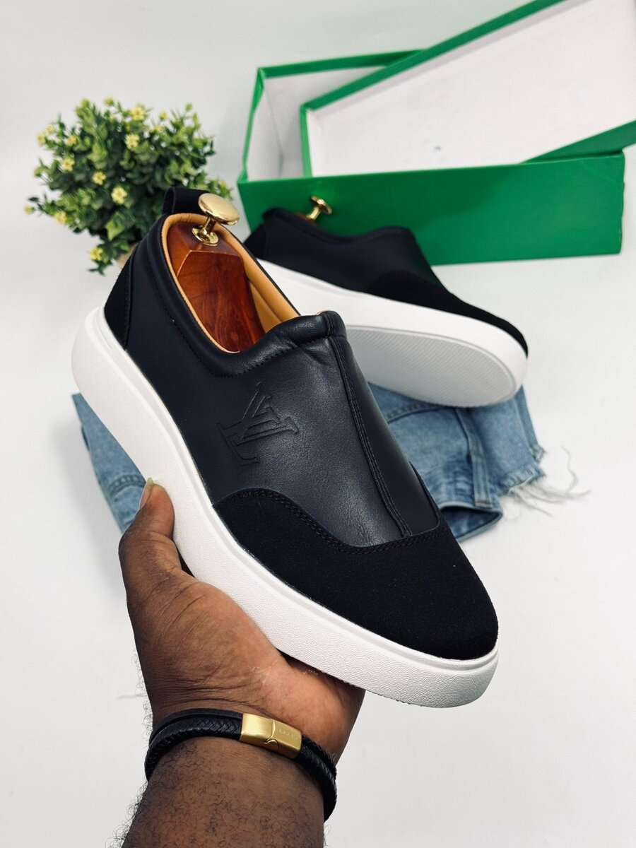 LOUIS VUITTON EASY WEAR BLACK AND WHITE