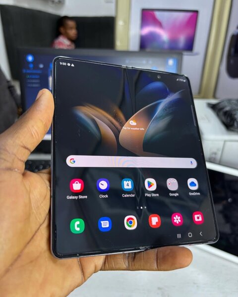 Samsung pliable fold 4, 256GB.