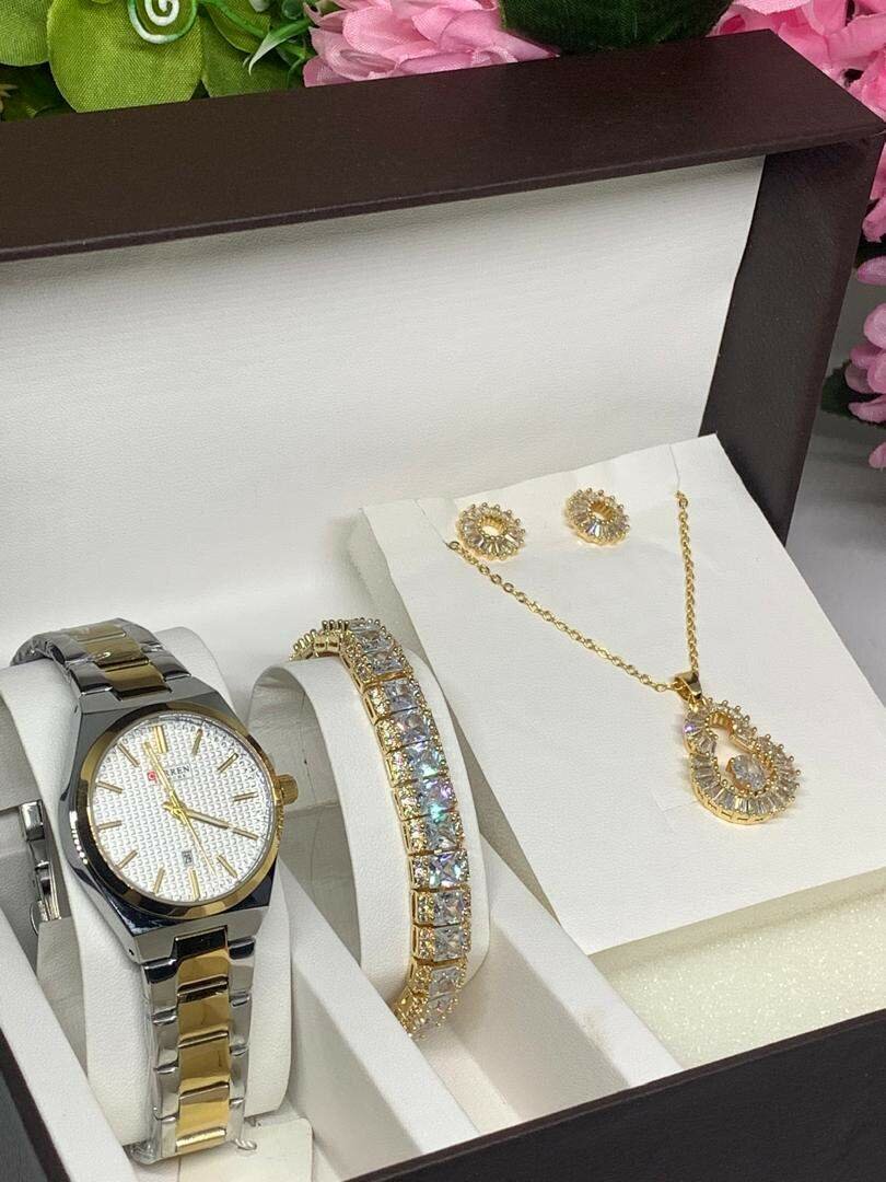 Diamond set exquisite with ladies bracelets and wristwatch