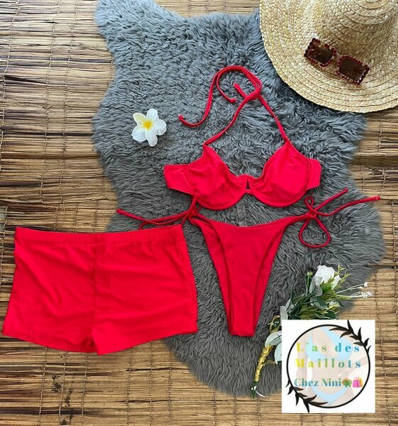 Maillot de bain rouge deux pièces + shorty