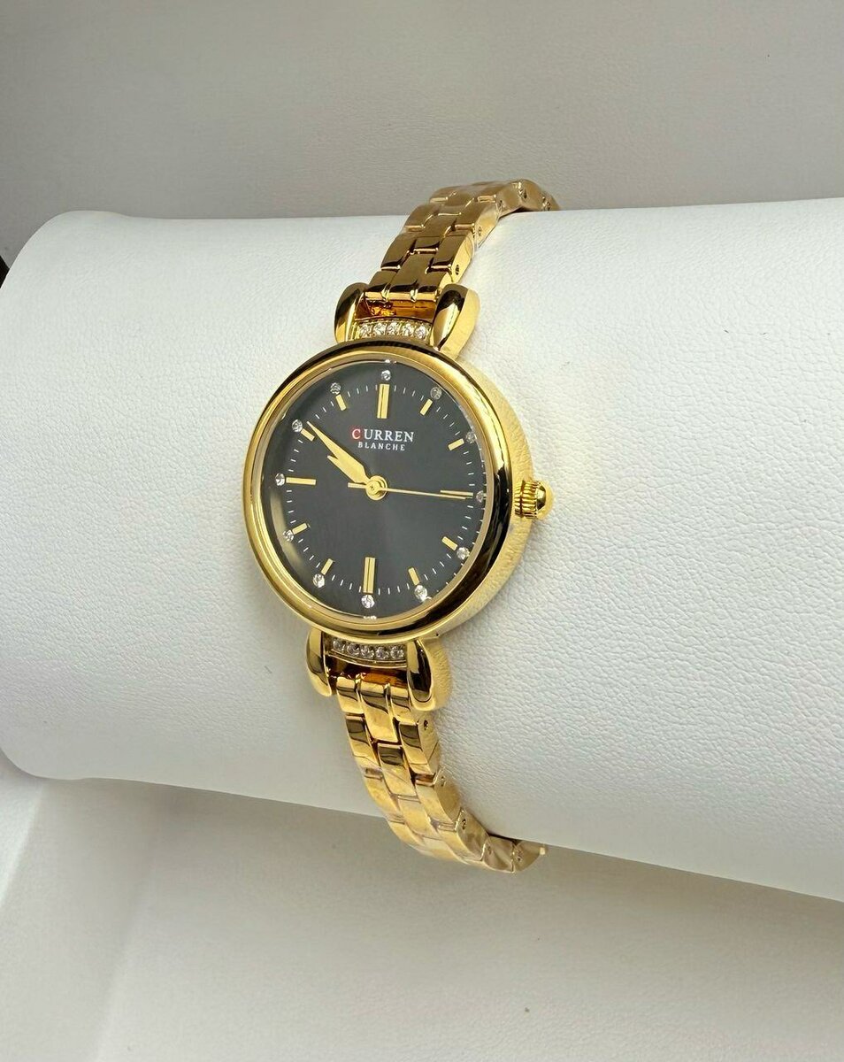 Montre dorée élégante femme