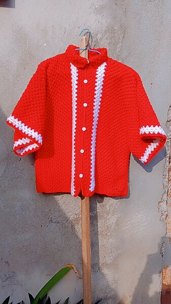Cardigan en tricot rouge