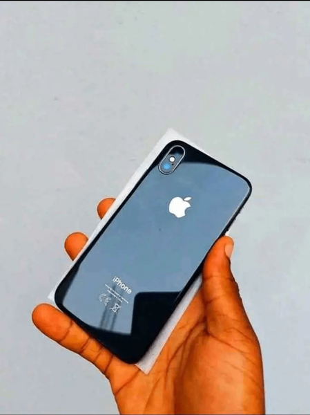 iPhone X modèle élégant noir