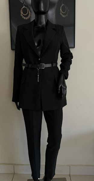 costume femme noir avec ceinture