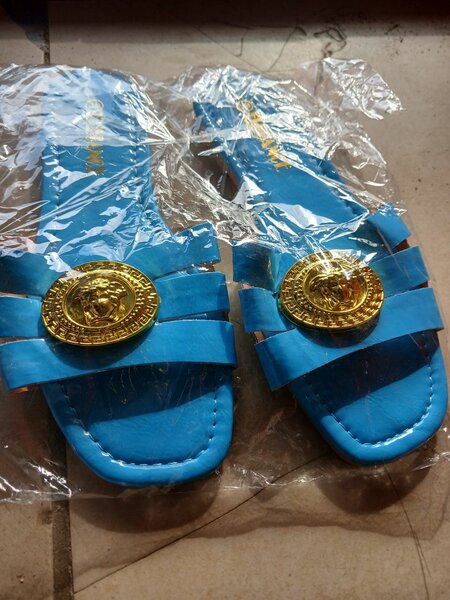 Sandales bleues élégantes