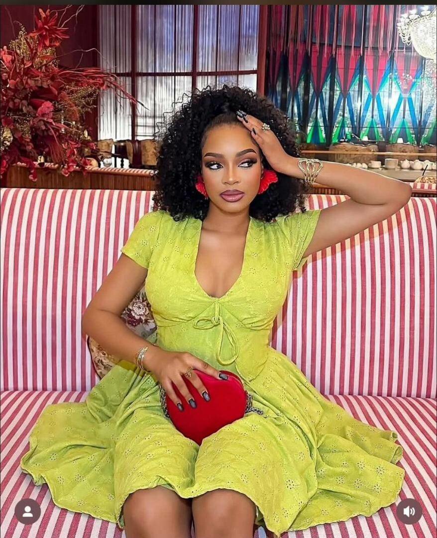 Robe d'été élégante brodée