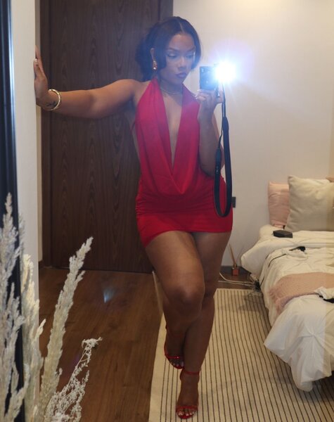 Robe rouge décolleté sexy