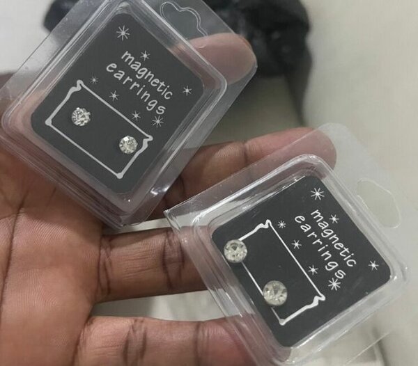 Boucles d'oreilles magnétiques élégantes