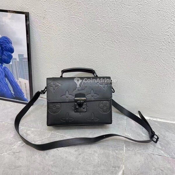 Sacoche en cuir noir élégante