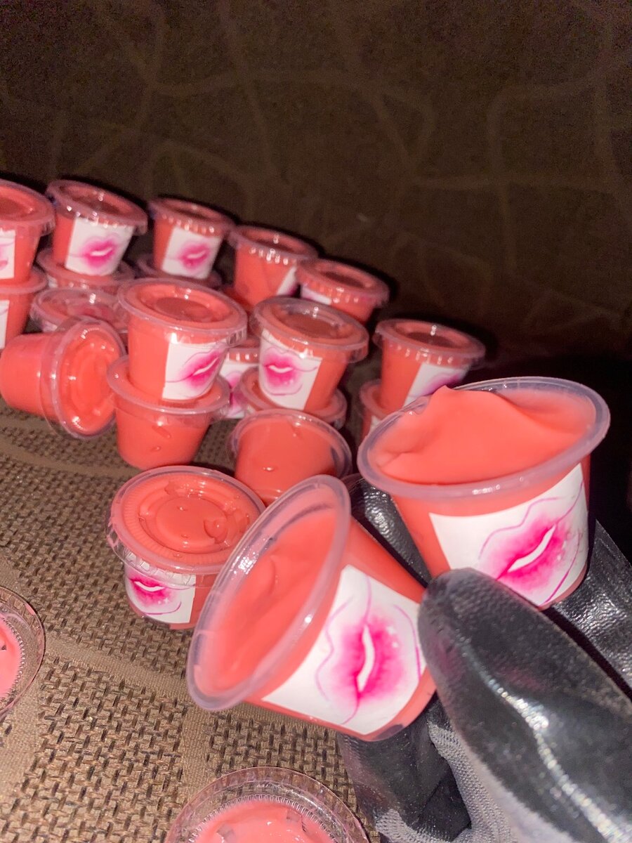 Produit de levres roses