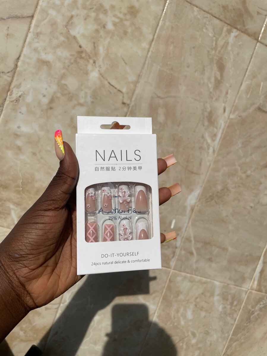 Press on nails