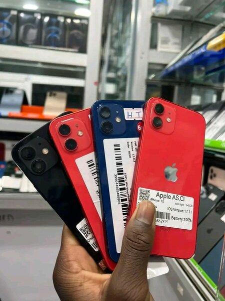 IPhone 12 simple 64gb quasi neuf Disponible