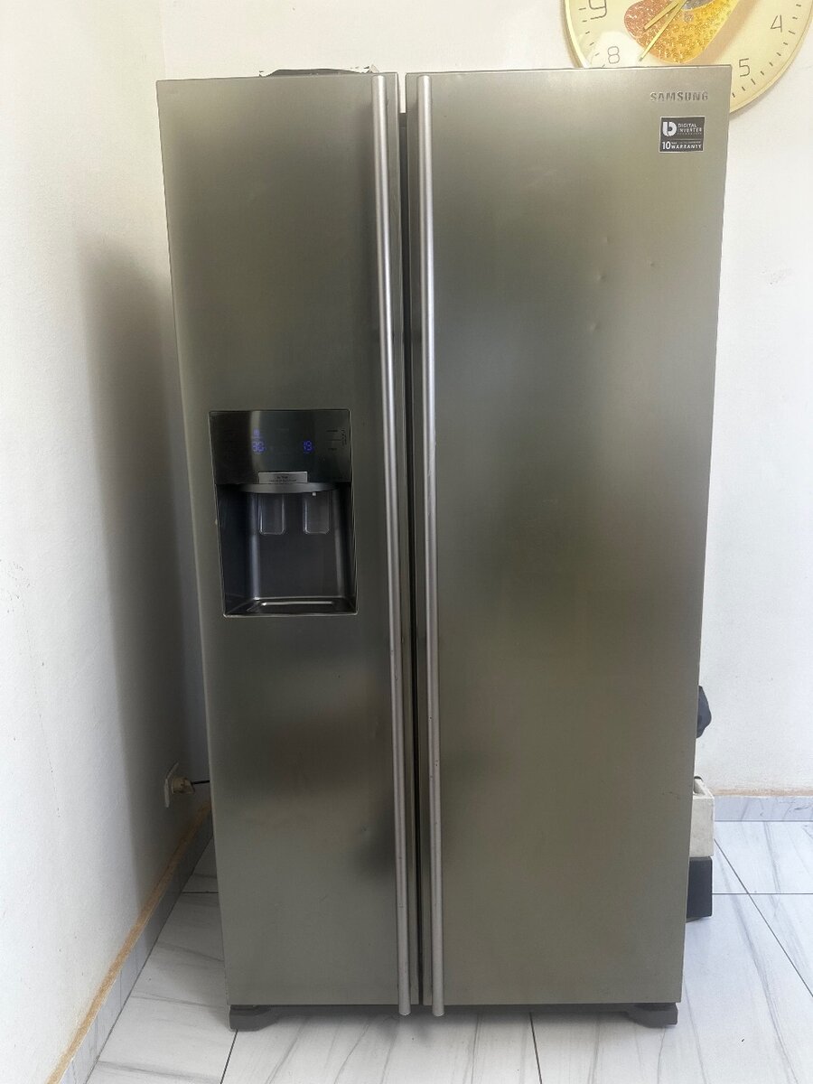 Réfrigérateur double porte moderne