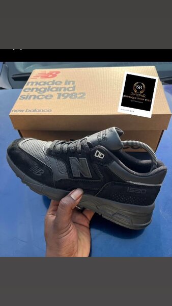Basket New balance original avec son carton