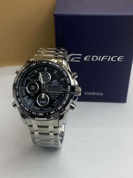 Une montre  Avec coffret1 5000 frs