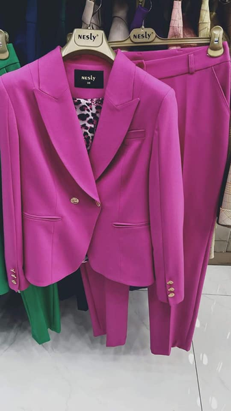 Suit violet