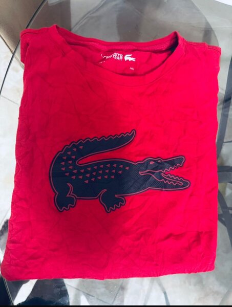 T-shirt rouge à logo crocodile
