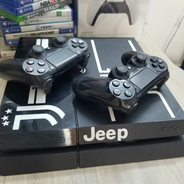 PS4 FAT +10JEUX 2MANETTES