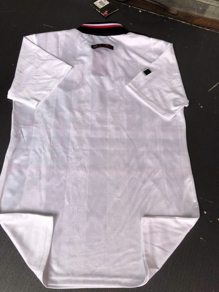 MANCHESTER UNITED 1995/1996 RETRO JERSEY