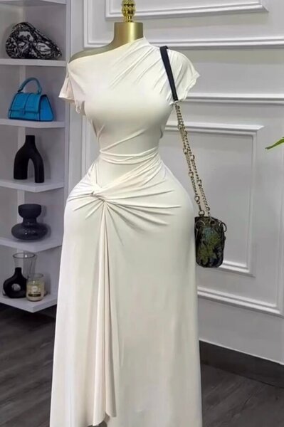 Robe élégante drapée femme