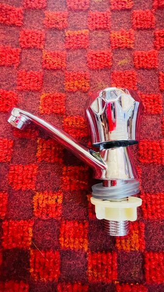 Robinet en inox chromé