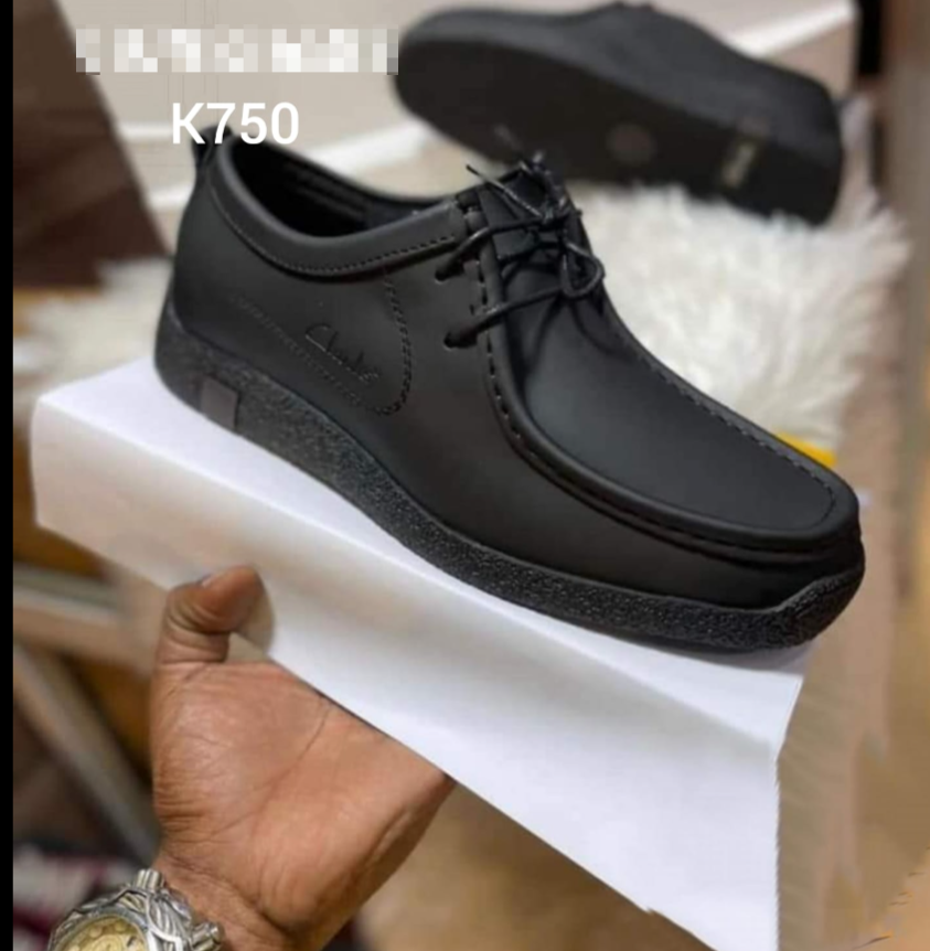 Demi-season leather shoes with laces