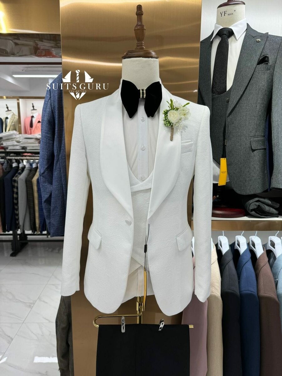 Elegant men's suit 
